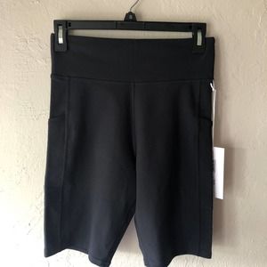NWT Johnny Was Calme Endurance Black Bike Shorts with Pockets Sz M